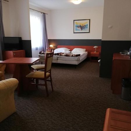 Bristol Economy Bed & Breakfast Bytom Bagian luar foto