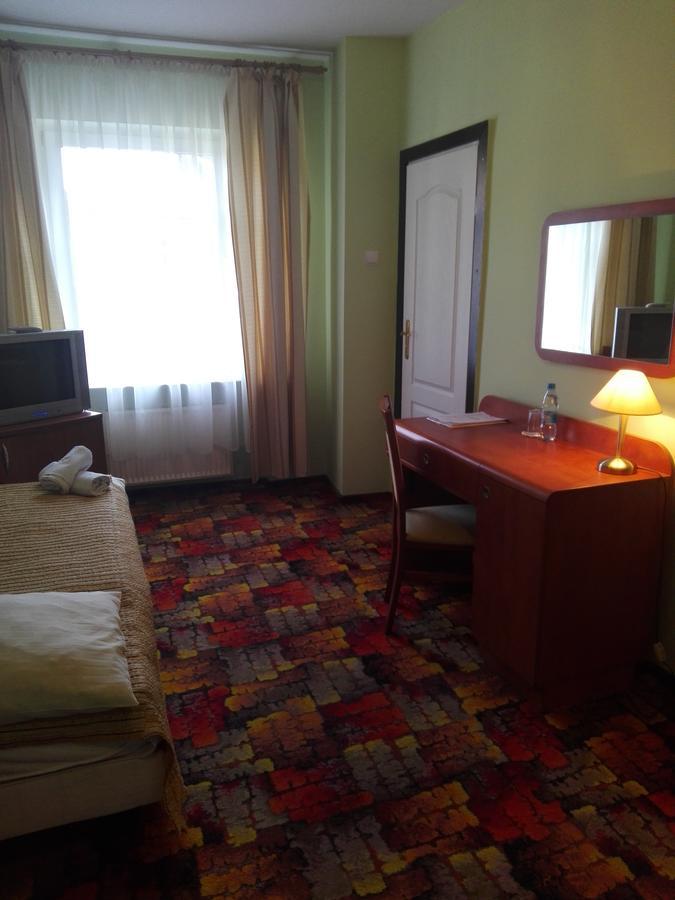 Bristol Economy Bed & Breakfast Bytom Bagian luar foto