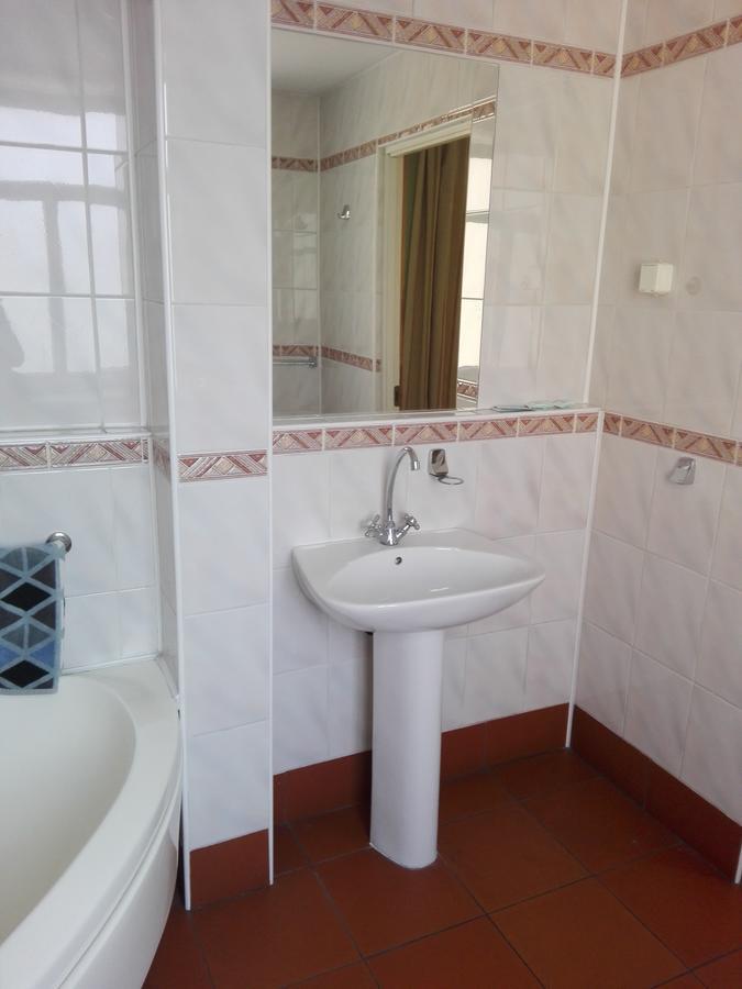Bristol Economy Bed & Breakfast Bytom Bagian luar foto