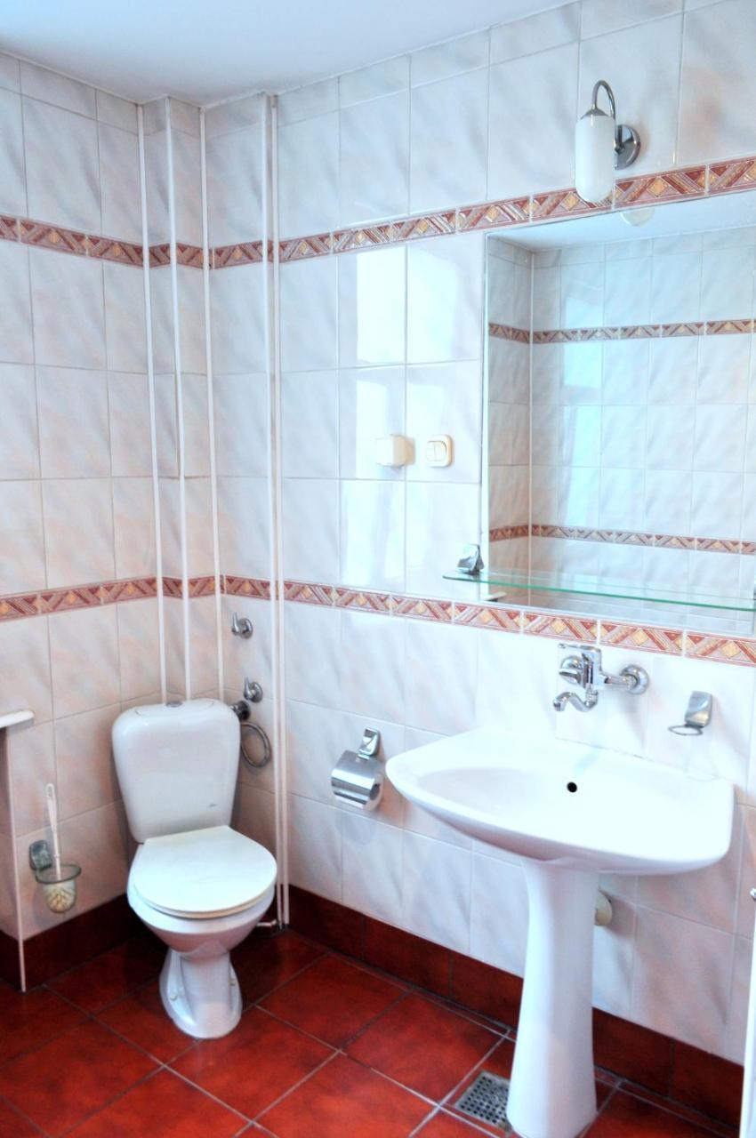 Bristol Economy Bed & Breakfast Bytom Bagian luar foto