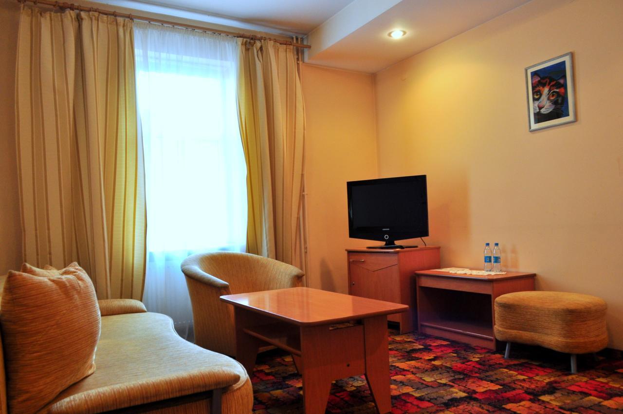 Bristol Economy Bed & Breakfast Bytom Bagian luar foto