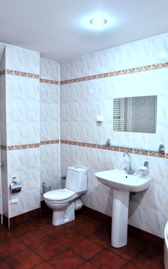 Bristol Economy Bed & Breakfast Bytom Bagian luar foto
