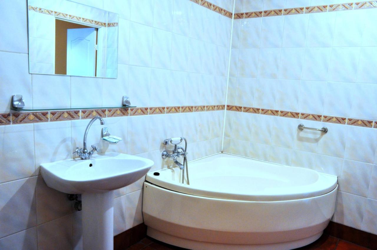 Bristol Economy Bed & Breakfast Bytom Bagian luar foto