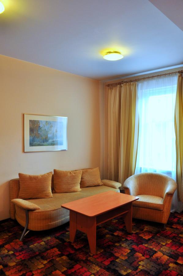 Bristol Economy Bed & Breakfast Bytom Bagian luar foto