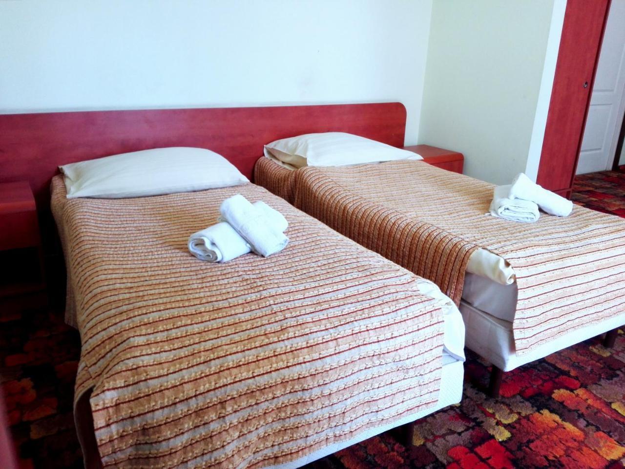 Bristol Economy Bed & Breakfast Bytom Bagian luar foto
