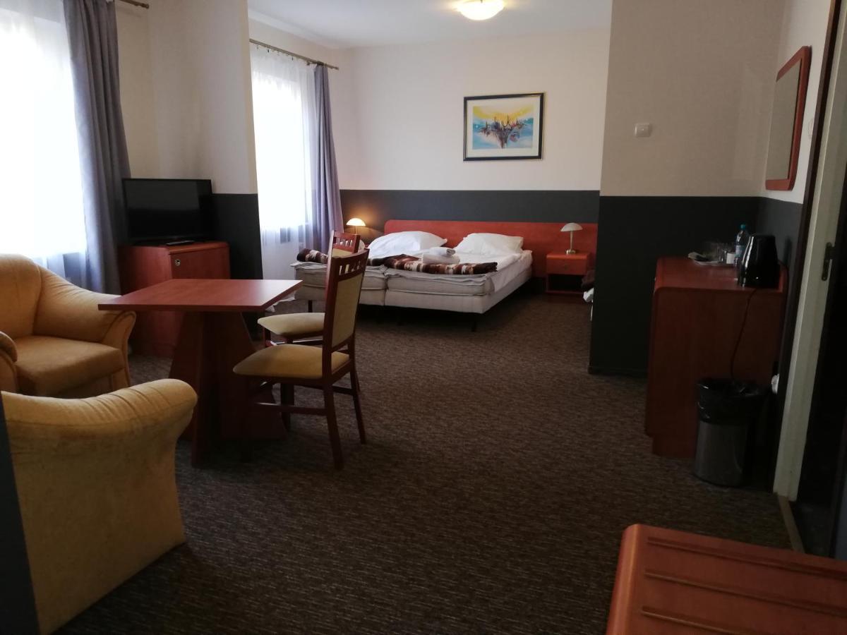 Bristol Economy Bed & Breakfast Bytom Bagian luar foto