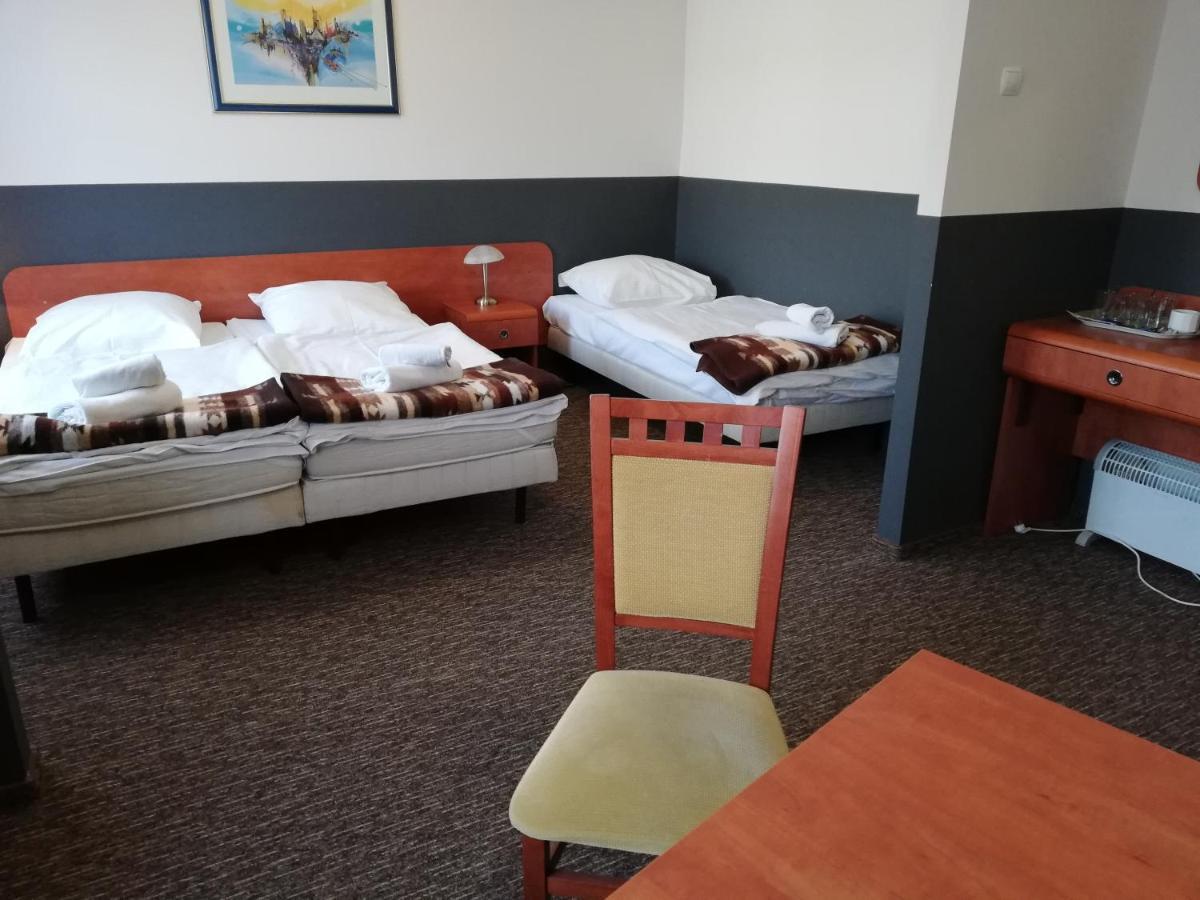Bristol Economy Bed & Breakfast Bytom Bagian luar foto