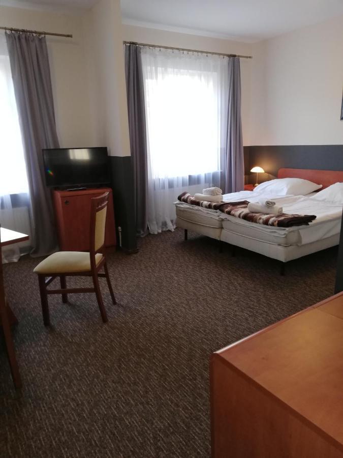 Bristol Economy Bed & Breakfast Bytom Bagian luar foto