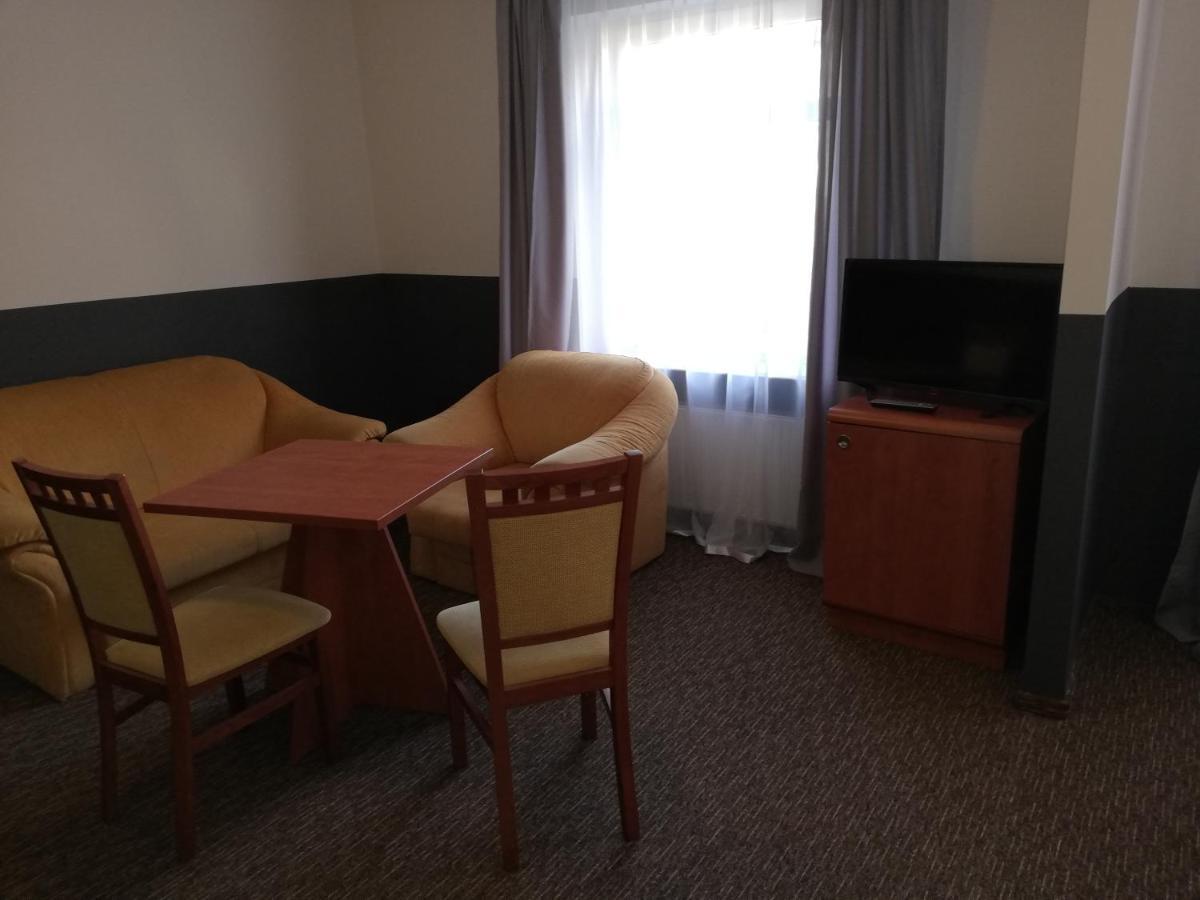 Bristol Economy Bed & Breakfast Bytom Bagian luar foto